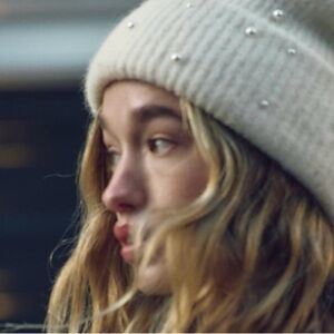 NEW WITH TAGS ZARA Elegant Cream Beanie with Pearl Accents